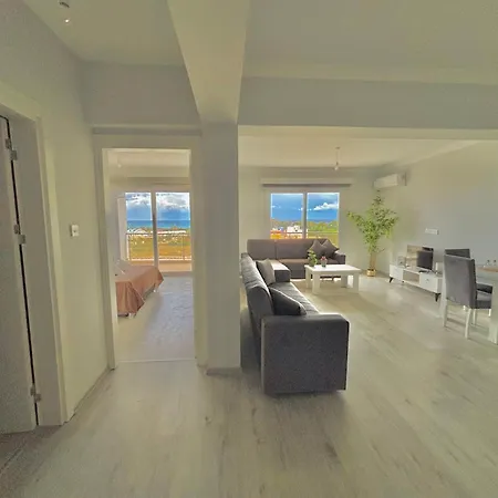 Sea And Sky - Opposite Long شقة