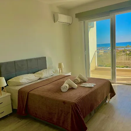 Sea And Sky - Opposite Long Апартаменты